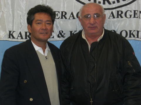 Arakaki Sensei (7Dan Okikukai) junto a Fatore Sensei (8Dan Renshukan)